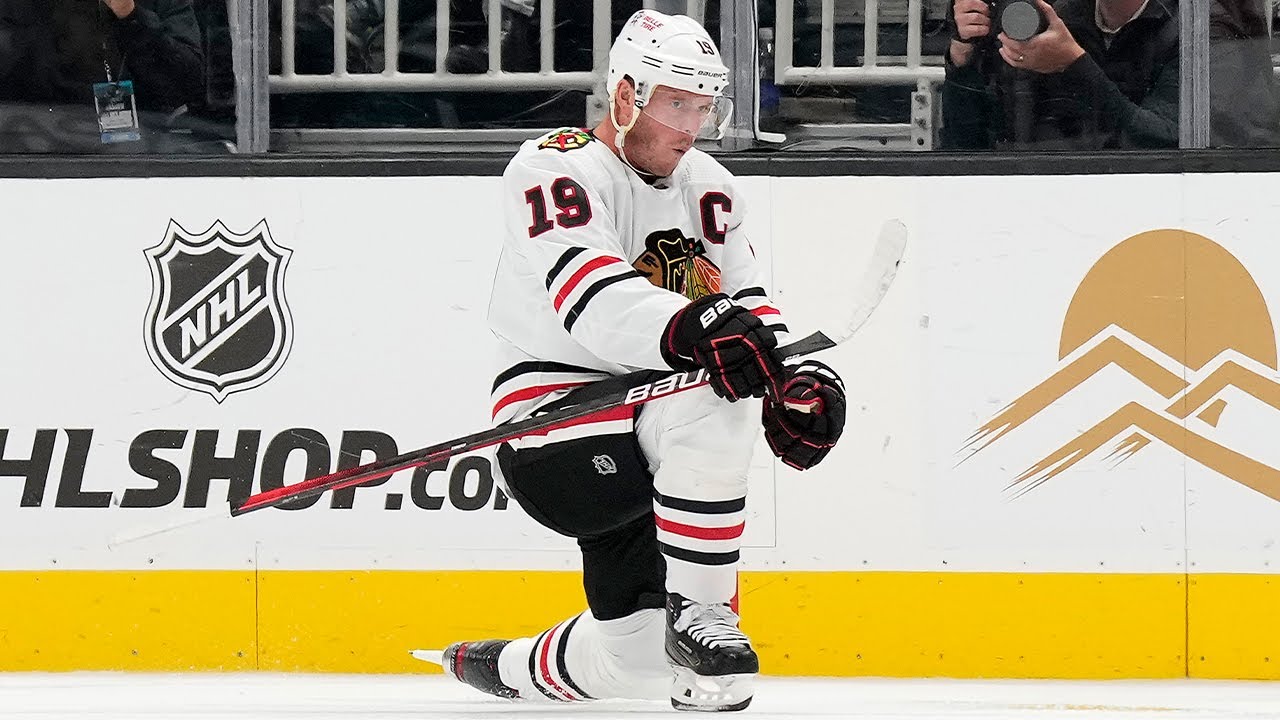 Jonathan Toews goes to the backhand for a pretty goal