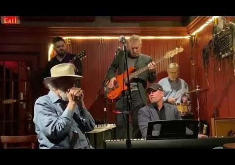 Nick Nurse performs small concert before game in Boston, with his former Harvard Professor Charlie Sawyer's band - "2120 South Michigan Avenue"