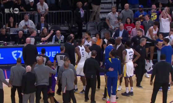 [Highlight] Klay and Booker have to be separated and then Klay gets ejected by the ref who talks trash to Booker on his way out