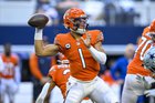 [DeWitt] Justin Fields since the “mini bye” 330 passing yards, 3 TD, 1 INT 142 rushing yards. 2 Rushing TDs. 472 total yards and 5 touchdowns