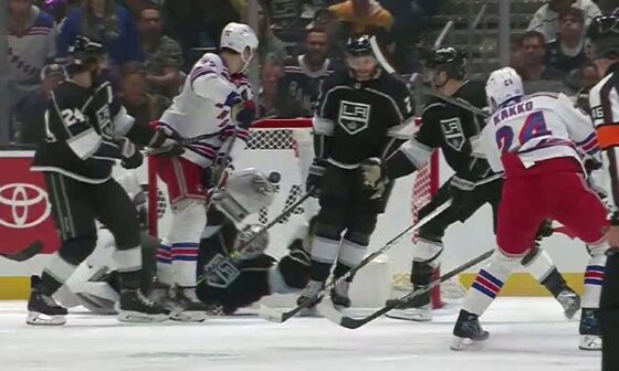 Petersen with the save of the year? And then the Kings capitalize! 👑