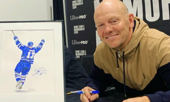 Got Mats Sundin to sign my paintings! What a memorable experience! ☺️ he was so fun to watch when I was a kid! Thanks so much for signing my portraits of you! 🎨