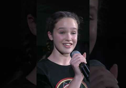Senators fans cheer young singer through anthem 🎙👏