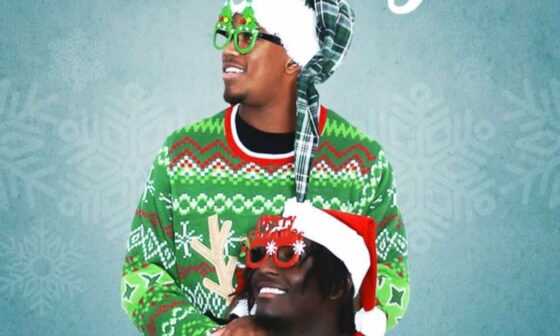 I guess the Miami Dolphins had a holiday-themed photoshoot 😂 Happy Holidays to all those celebrating!