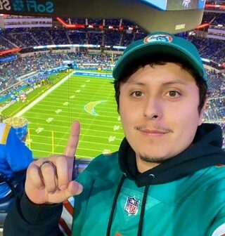 It was a dream come true experiencing my first ever NFL game last night! Growing up a Miami Dolphins fan and living in California, I’ve never been with so many Dolphin fans in one place until last night, it was amazing! Go Dolphins! 🐬