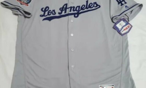 Ok question. I bought this jersey since it’s SOOO HARD to find Road jerseys, would y’all put any of our players on this jersey or do you have to stick to the 2018 team because of the patch?? I want to put Freeman on here and I have too many Kershaw lol
