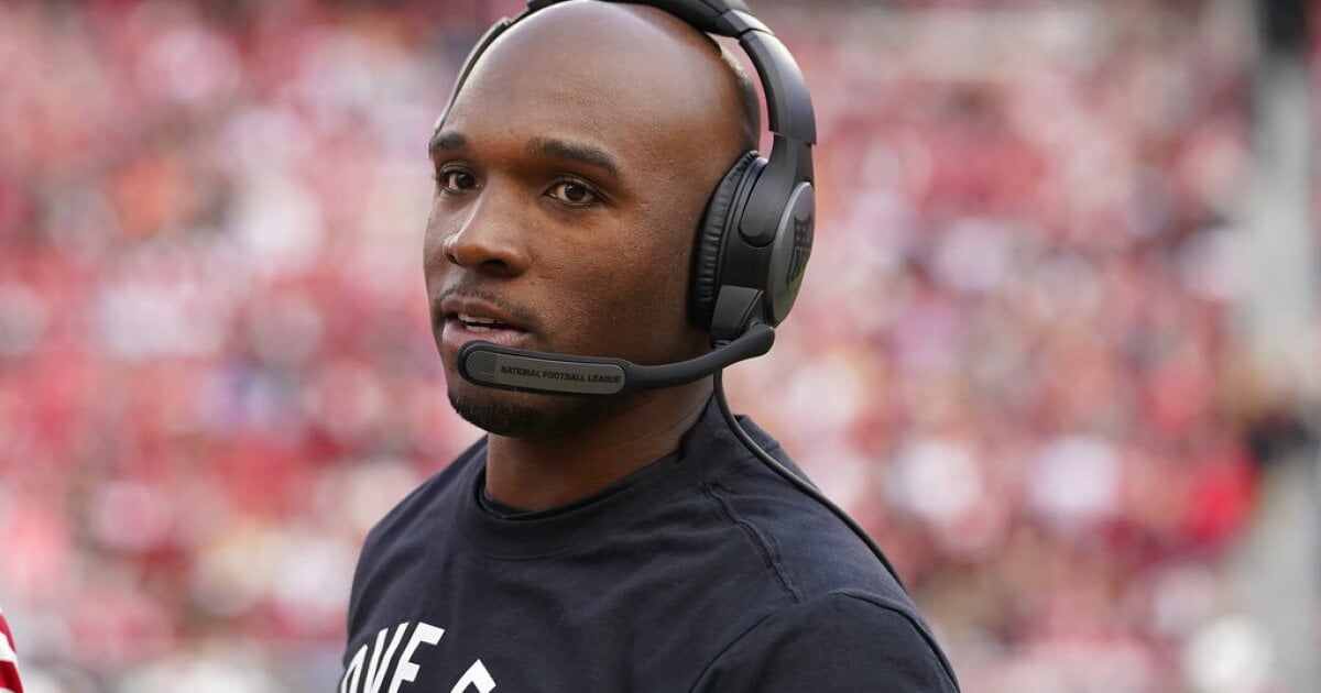 [Renck] Broncos' Kareem Jackson endorses DeMeco Ryans, calls him 'smart, great leader' | Ryans coaches with emotion, saying 'football is meant to be fun'