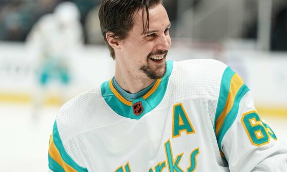 Karlsson sets Sharks record with points, assists in 13 straight 🦈