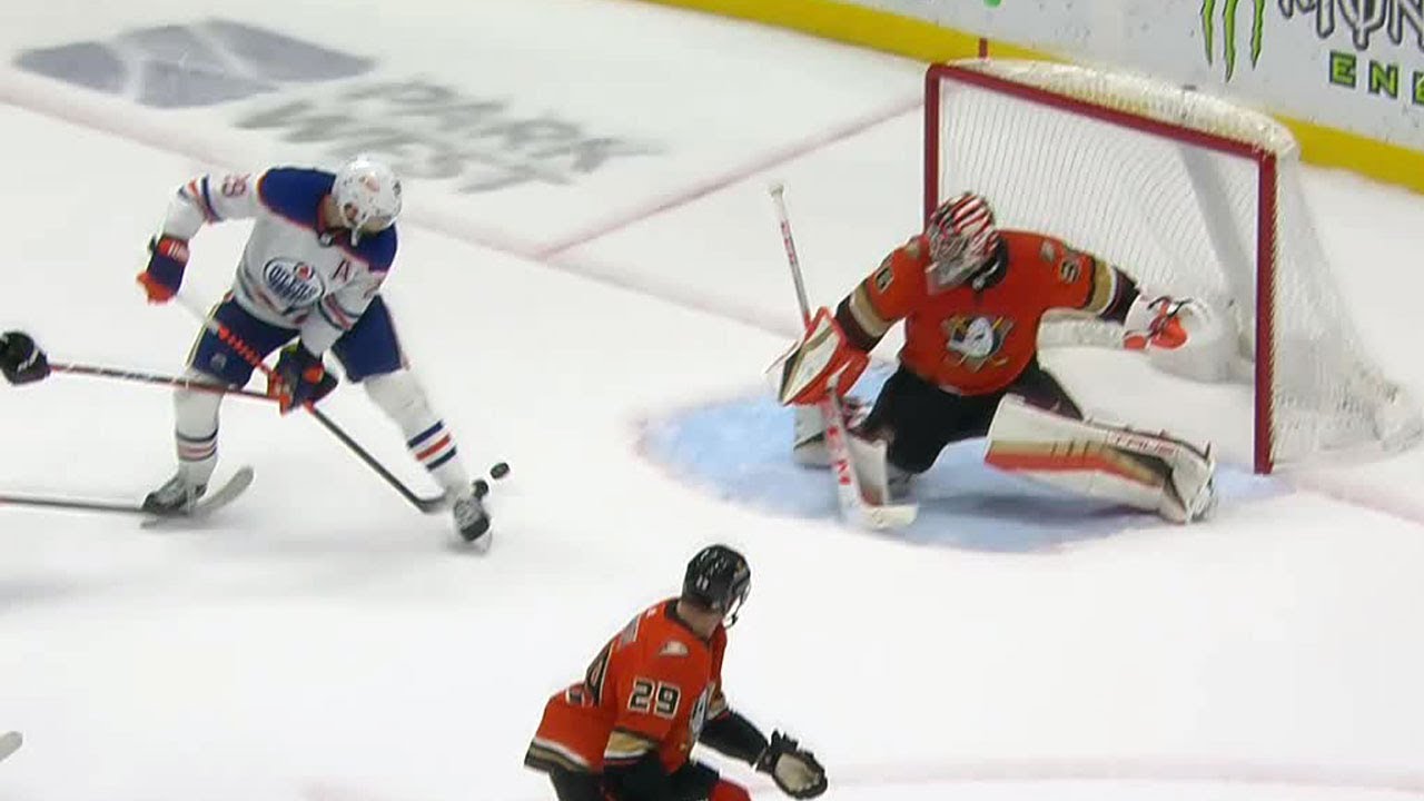 Draisaitl with between-the-legs deflection!