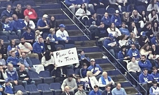 Kentucky MBB fan tossed for his sign