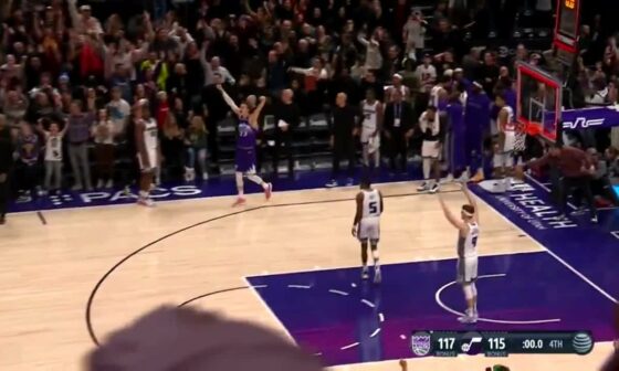[Highlight Markkanen almost drains a postential game tying shot with 0.4 on the clock
