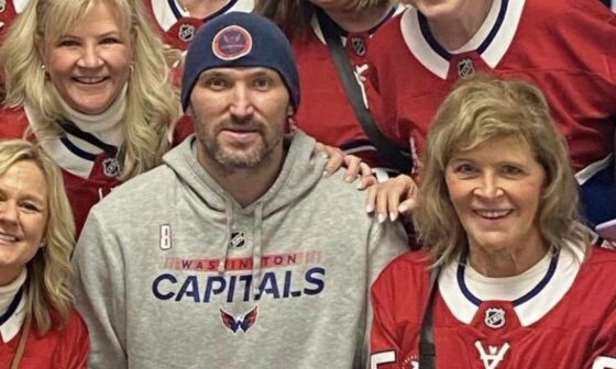Following a hat trick in a 9-2 win over the Habs, Alex Ovechkin posed for a picture with his opponent’s moms.