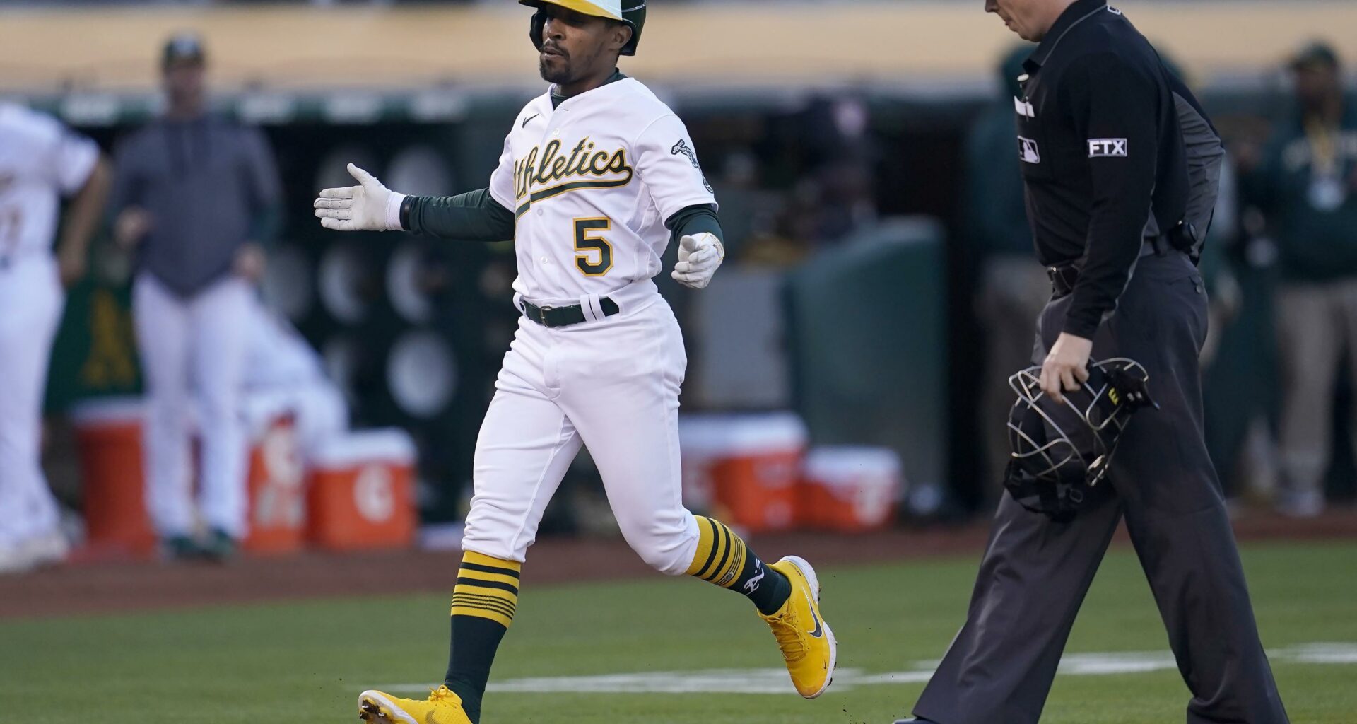 Posted this edit of mine on a thread in r/baseball. I think the white panel helmet could be a great alt helmet we could wear (classic green and gold one shouldn’t be replaced)