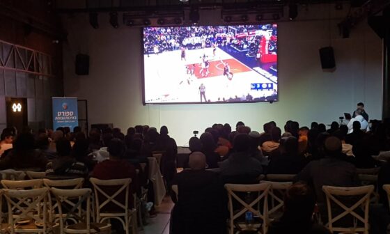 200 Israelis gathered in a place in Tel Aviv in order to watch the Wizards & Deni Avdija vs. the GSW