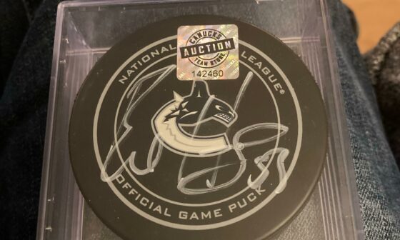 Hey guys my dad bought this signed puck for 50 dollars at the auction area at the game yesterday but we have no idea who it’s signed by can anyone help?