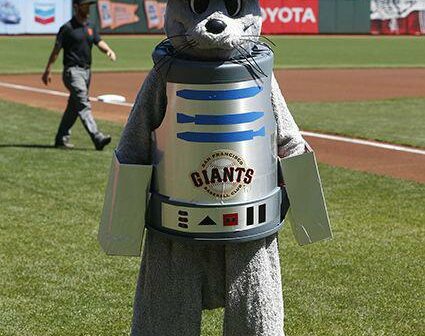 Hello my big fellows, my Giants ! I just want to know what radio station are you guys using when listening to the Giants playing baseball. I’m new to listening/watching baseball, and I want to try to listen to them. Thank you in advance 🦭