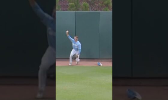 Hollup, let Casey Cook! UNC's OF Casey Cook makes an insane catch!