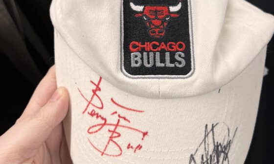 Found this hat in a thrift store. Any idea who the black ink signature is?