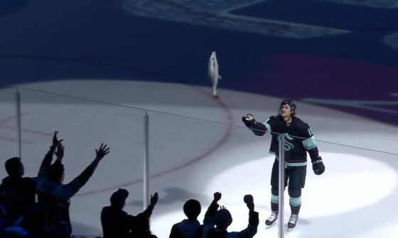 Throw the fish! The Kraken are going to the Stanley Cup Playoffs!