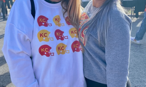 The perfect fall staple piece for my long anticipated visit home to Arrowhead! We took a million photos & I’m so glad that I was wearing it!! Go chiefs!!