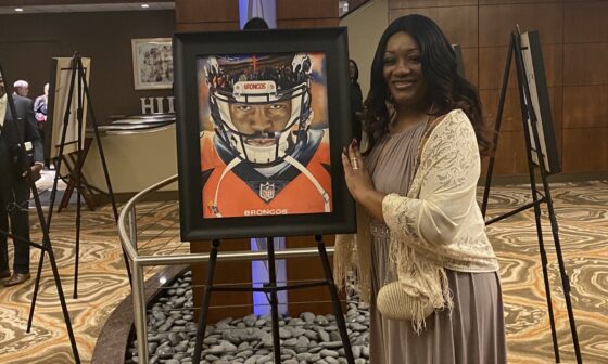 [Klis] Katina Smith stands beside portrait of her son Demaryius Thomas, the Broncos receiver great who will be inducted into the Colorado Sports Hall of Fame tonight.
