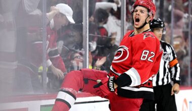 Canes SURGE in the 2nd with FOUR goals!