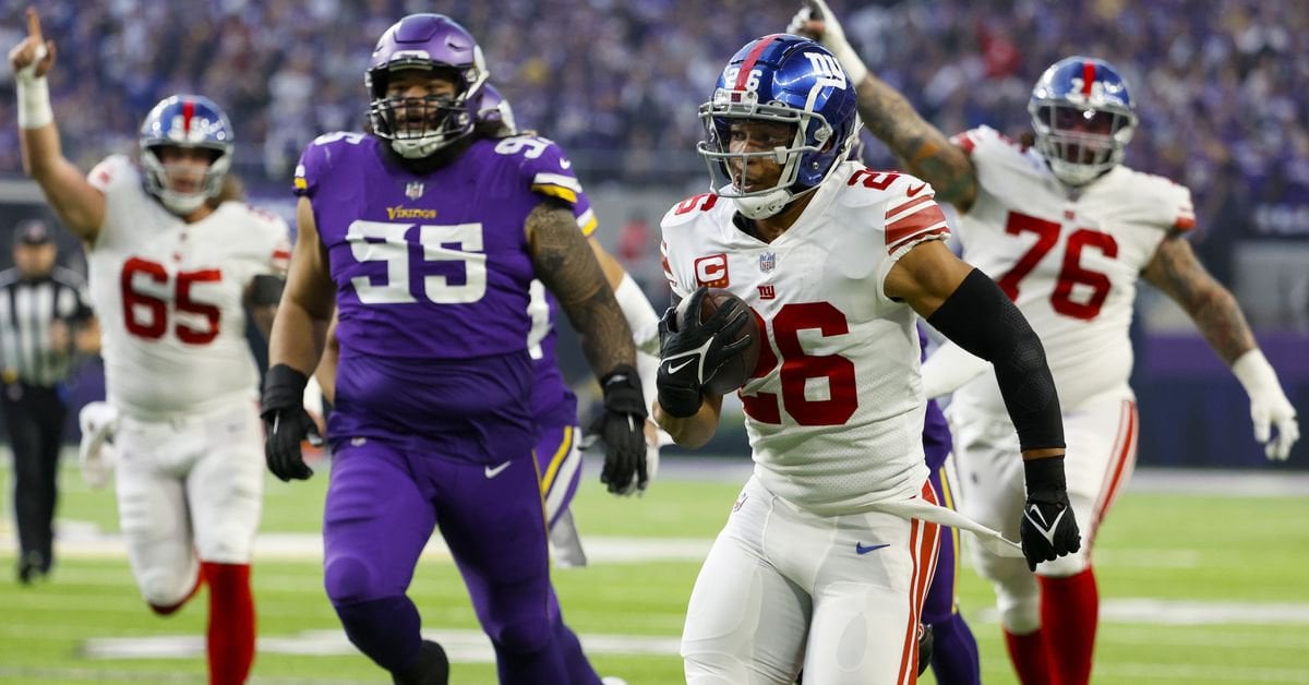 Run it back or tear it down? Comparing the Giants' and Vikings' 2023 team building strategies.