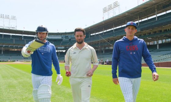 Cubs players try CRICKET with FELIX WHITE for the FIRST TIME! | ROAD TO THE LONDON SERIES