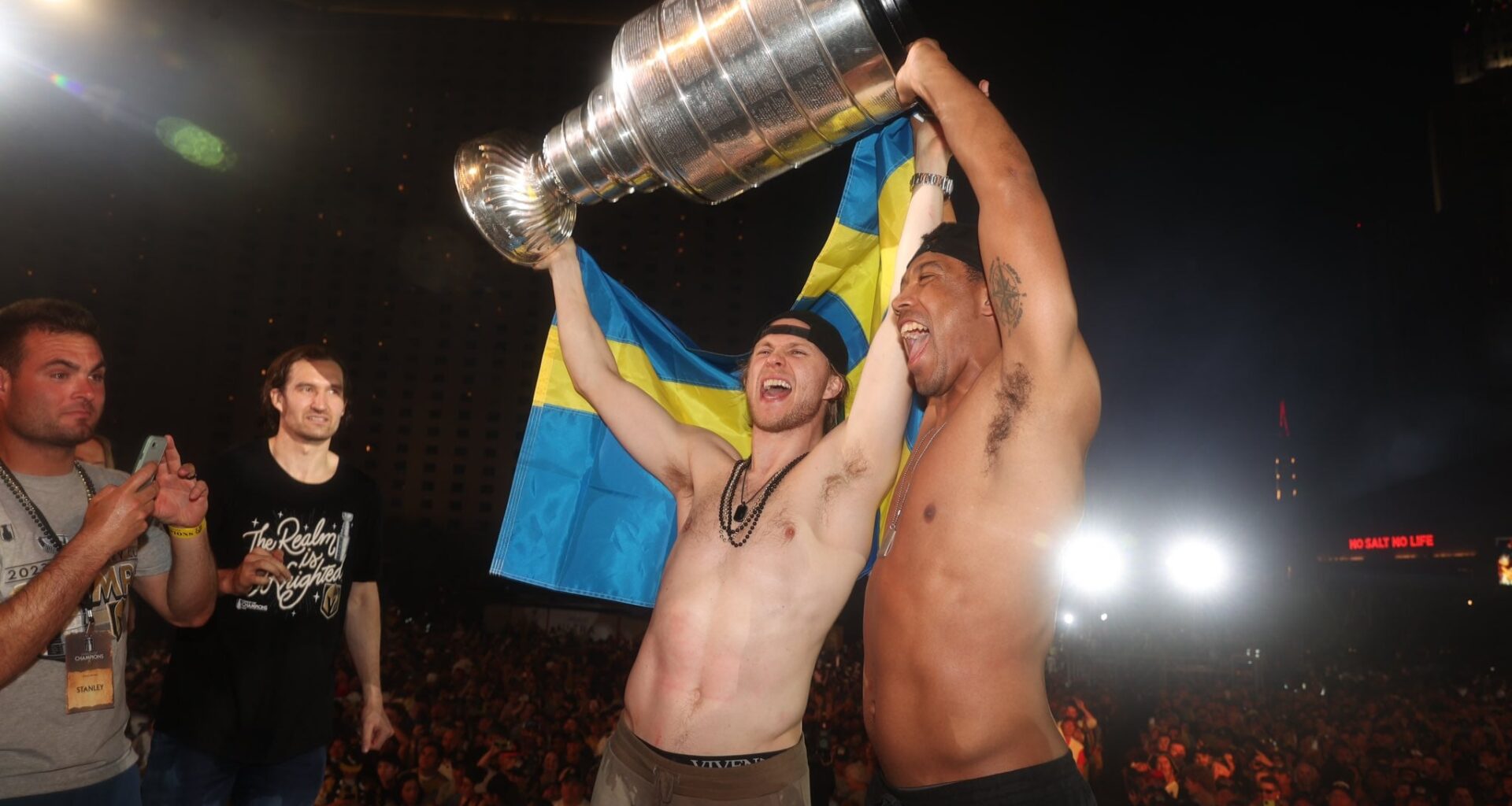 We can all agree Stone's concerned look is worry that Billy is gonna drop it right?