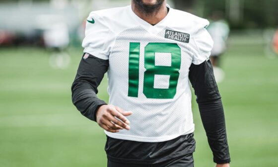 Weird seeing Cobb with a Jets logo 👀