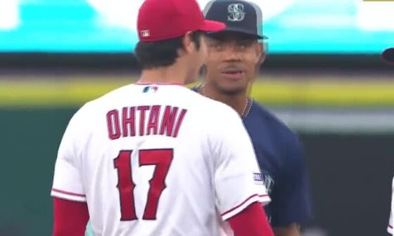 [Highlight] Ohtani apologizes to Julio during batting practice for hitting him with a pitch during Friday's game