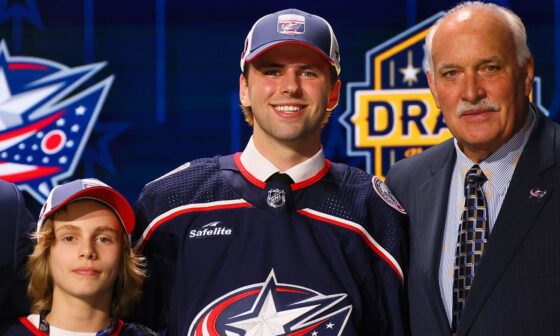 Adam Fantilli goes #3 to the Blue Jackets