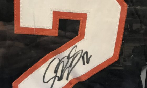 Could anyone verify authenticity? Opportunity for Giroux & Gagne signed jerseys but no certs…