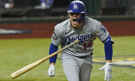 One of the most lovable Dodgers of all time. Welcome back Kiké!