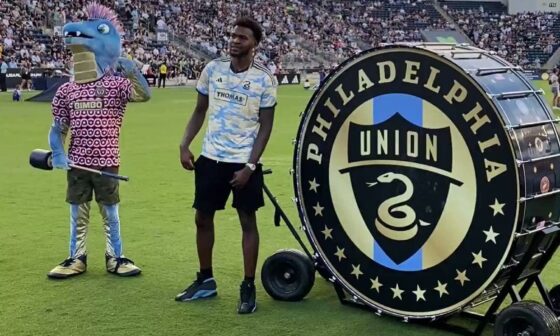 [Union] B-Ball Paul celebrating that new contract on the drum tonight