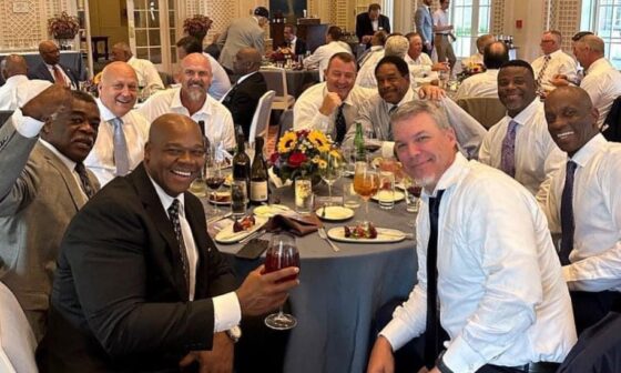 4,507 career home runs sitting at one table… absolutely legendary.