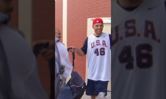 “Get this on tape” - Deron Williams helps carry Jason Kidd’s bag in 2006 😂 | #Shorts