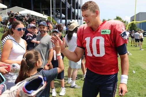 In this camp, Mac Jones has become the leader of a Patriots fun bunch on offense - The Boston Globe