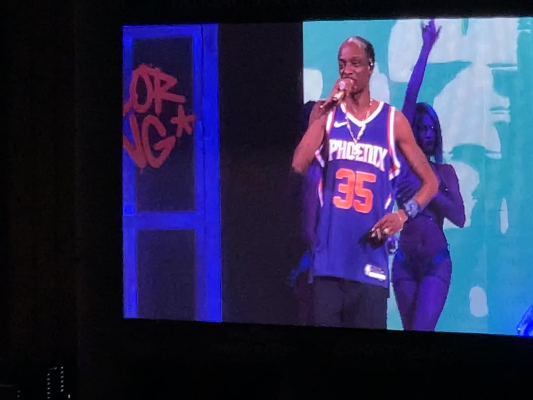 Snoop Reppin the Suns last night!