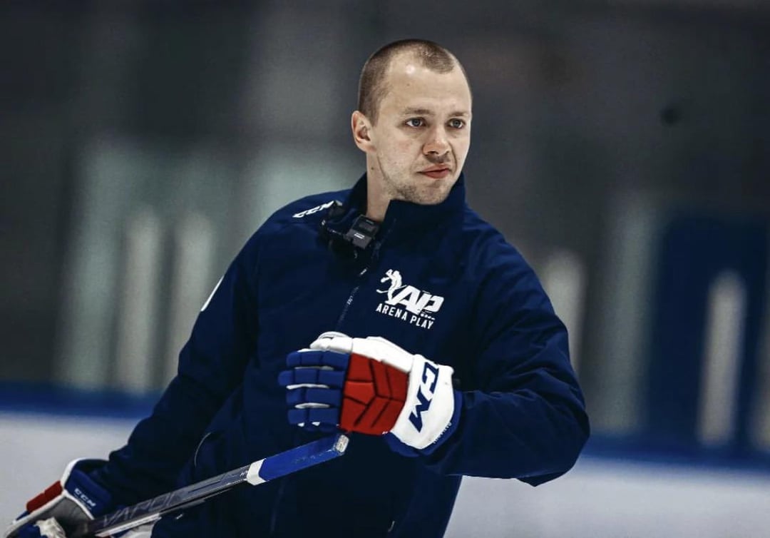 Artemi Panarin hits the ice with his new look