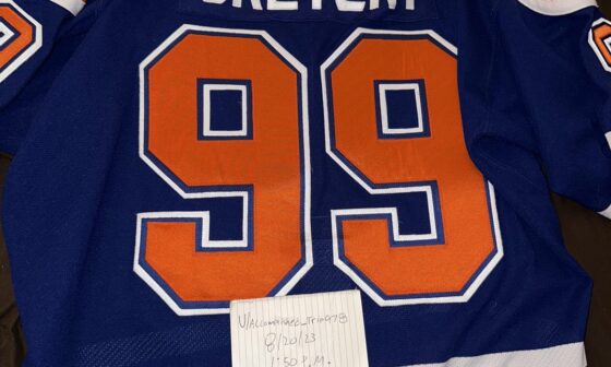 Hey ya guys. Wanted to let y’all know, I’m putting up my Authentic Wayne Gretzky CCM jersey size 56 for sale. If you interested, comment or PM