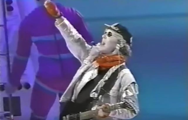The Mighty Ducks and Senators used theatrical production and professional on-ice entertainment to introduce themselves to the league. It's too bad more 90s expansion teams didn't do the same and really go for it. Inaugural home openers don't come around every day.