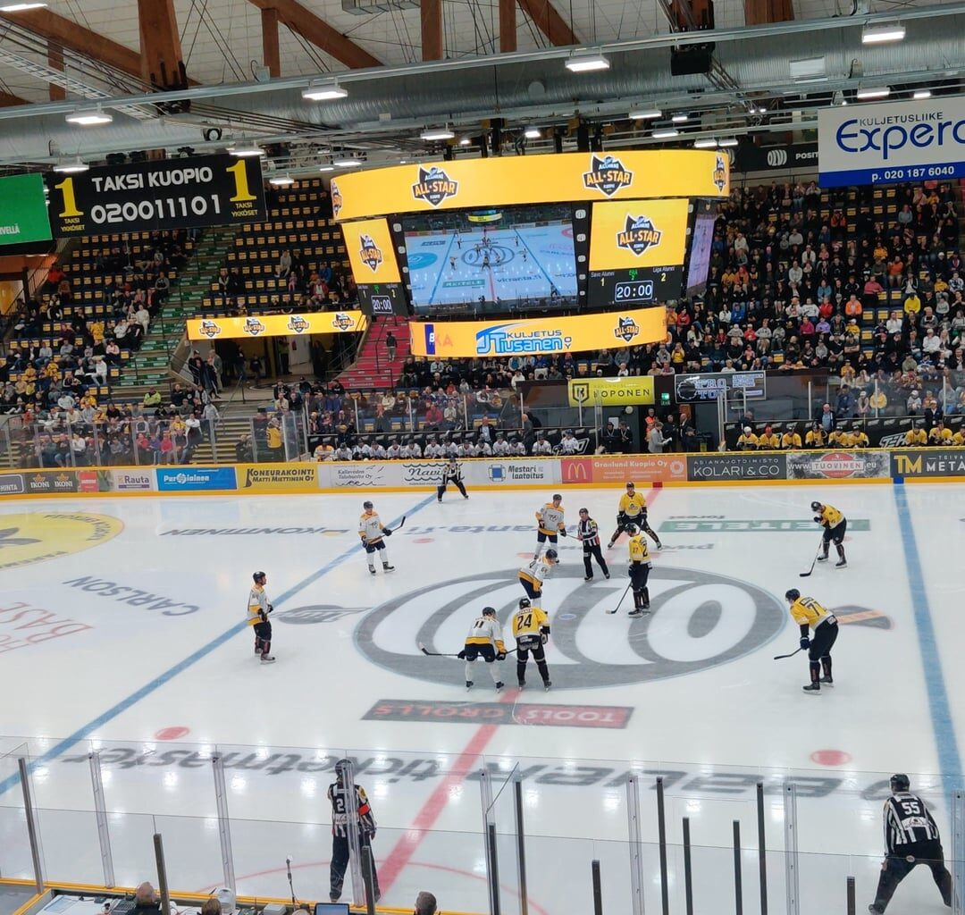 I went to a Liiga All Star Alumni game today. Here's some pictures.