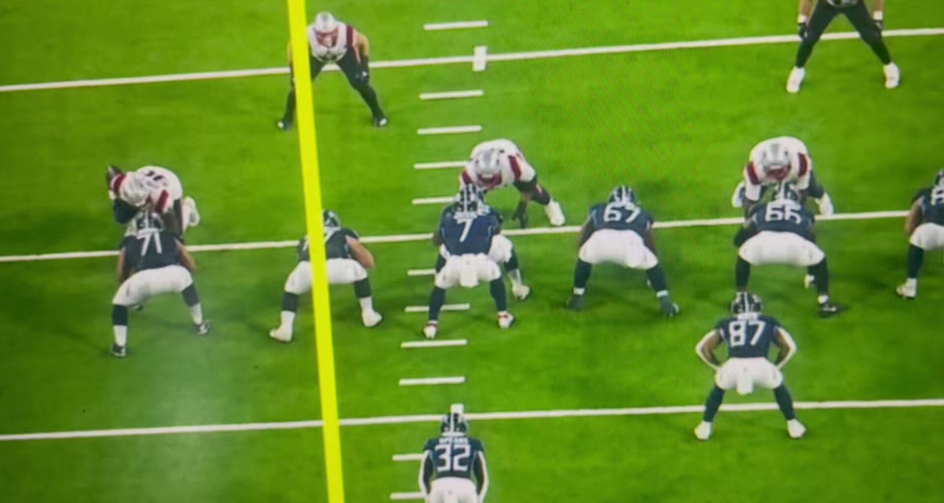 [Baldinger] .@Titans newly constructed offensive line went up against a nasty technically sound @patriots front. Their wasn’t much daylight. On these 2 runs the #Titans created that daylight. Fun matchup #BaldysBreakdowns