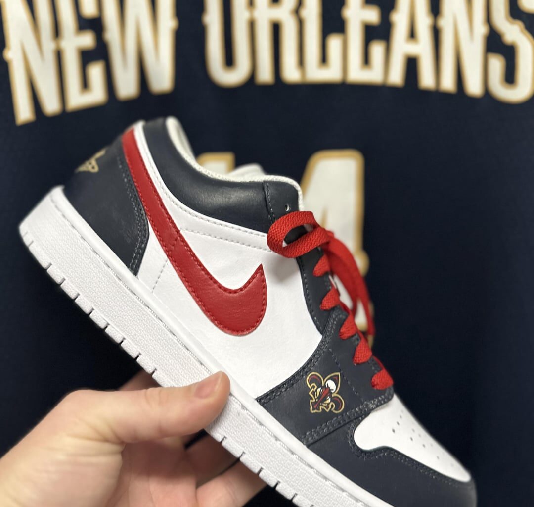 I made some custom Pelicans Jordan 1s for the upcoming season