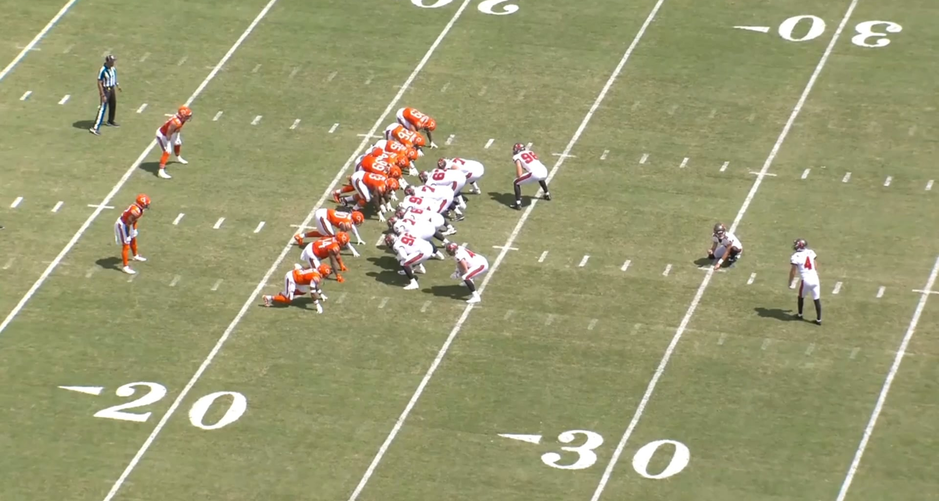 [HIGHLIGHT] Bucs Punter/Holder Jake Camarda saves Tampa from a disastrous blocked-FG touchdown, racing back to recover the loose ball. With 4.5 40 speed, Camarda is arguably the fastest and most athletic punter in the NFL.