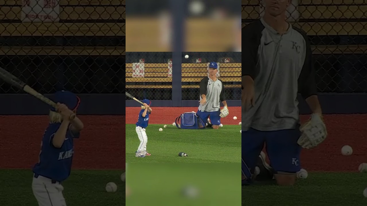 Zack Greinke soft tossing to his kids. 😍