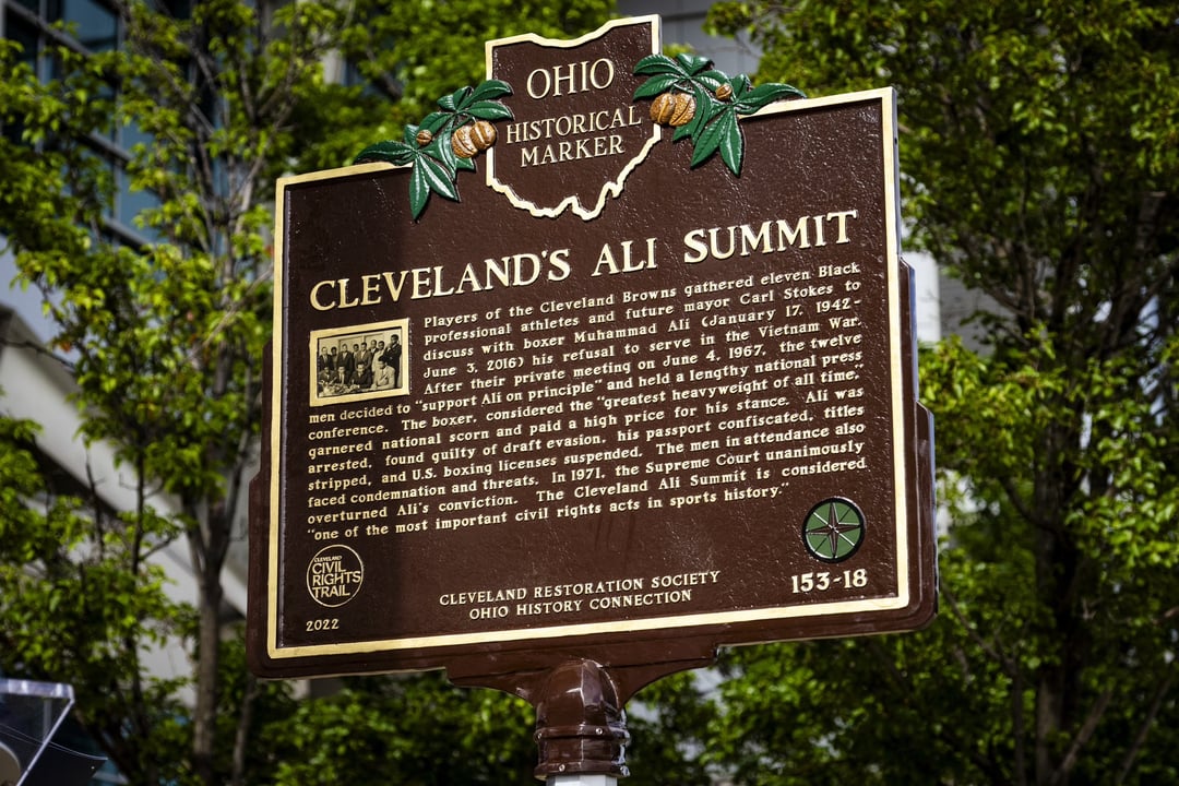 [Browns] We're honored to unveil the Cleveland Civil Rights Trail historical marker for the Ali Summit. Jim Brown's key involvement in this monumental event will be forever enshrined outside our stadium.