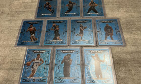 I loved the look of the Blue Floods from Obsidian FOTL (/16), so I collected all of the Magic players from this year's set - plus a bonus Phoenix Suns player!