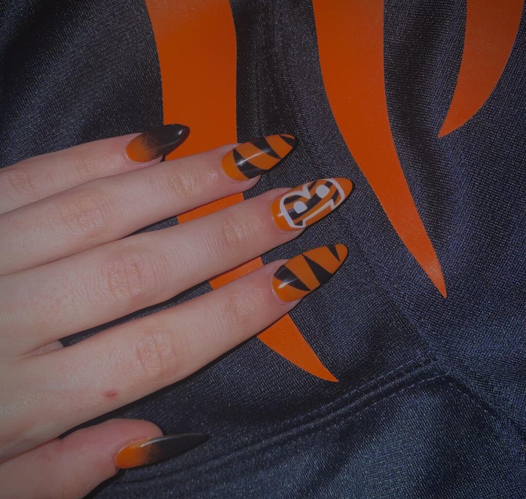 Bengals nails for the Sunday gameeee 🫶🏼🖤🧡🏈